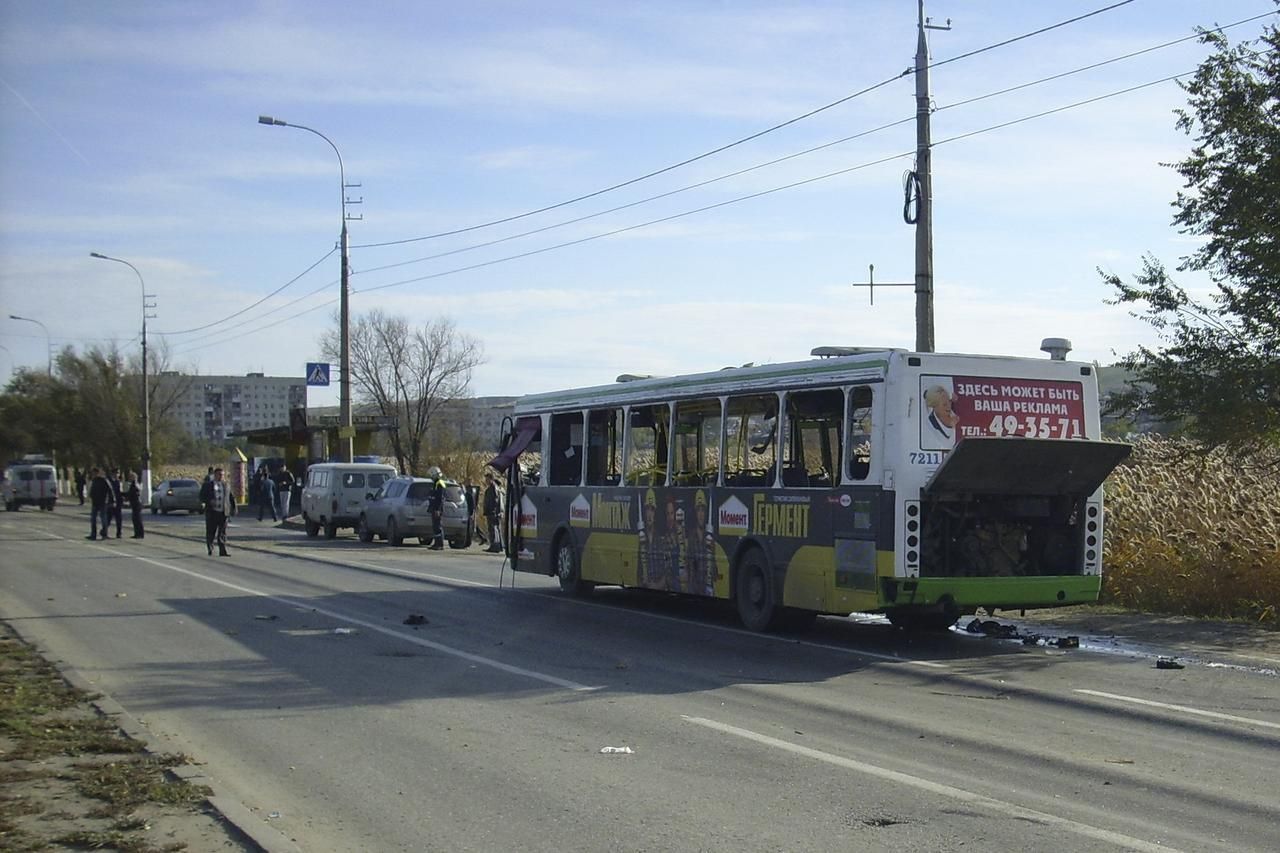 Teror ve Volgogradu. Bomba v autobusu zabila pět lidí
