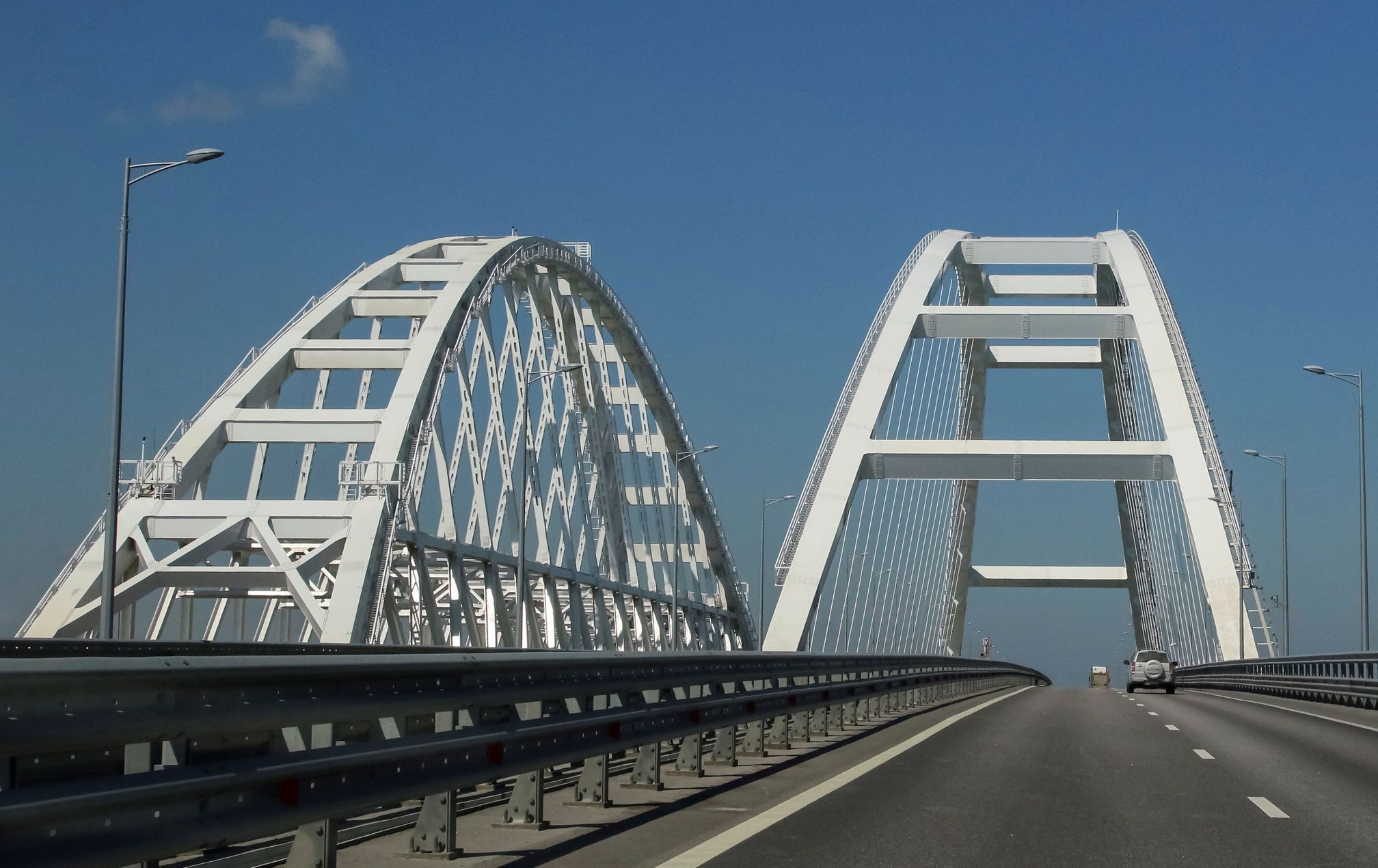 Kerčský most, spojující Krym s Ruskem.
