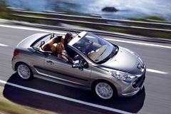 Peugeot prodělal 63 miliard korun, zachrání ho Číňané