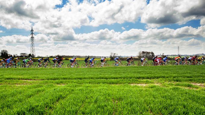 Jarní klasika Paříž - Roubaix.