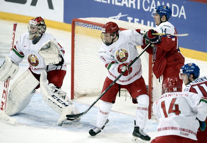 Filip Chlapik and Simon Stransky of Czech Republic and goalkeeper Ivan Kulbakov, Ilya Sushko and Sergei Romanovich of