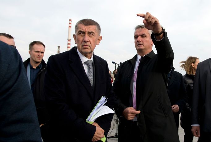 Premiér Andrej Babiš v Malešicích s šéfem České pošty Romanem Knapem.