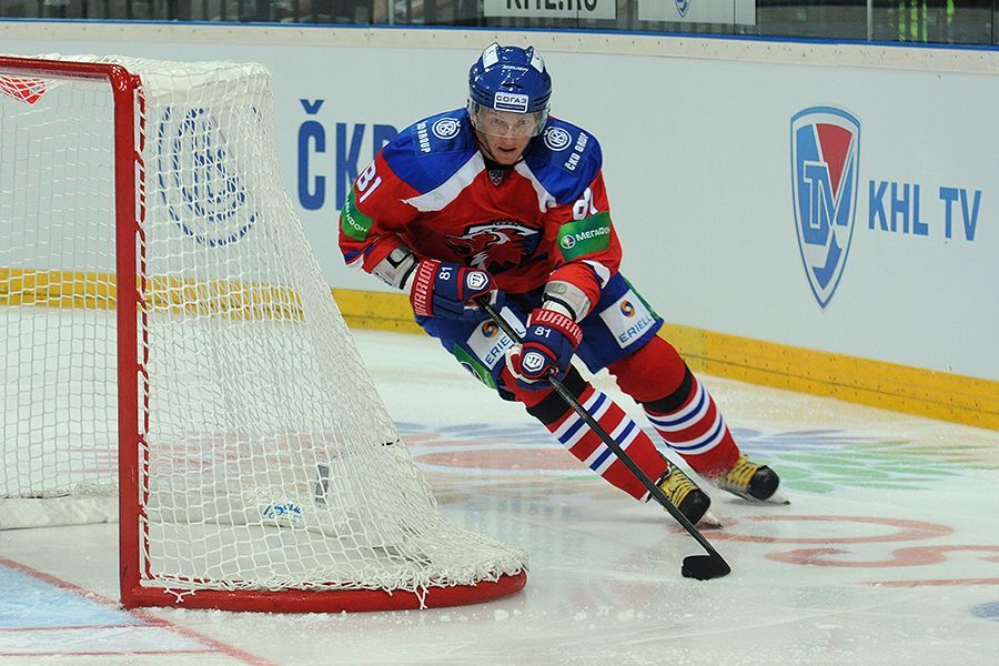 Hokejista Lva Praha Marcel Hossa v utkání KHL proti SKA Petrohradu.