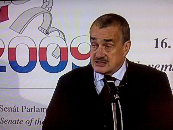 Karel Schwarzenberg během konference v Senátu