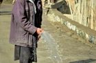 Afghánce zatkli za recyklaci koránu na toaletní papír