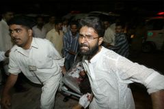 Smrtící výbuch zabil v Pákistánu věřící