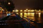 Praha, noční čekání na kulminaci Vltavy: Na Františku