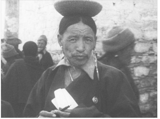 Fotografie z knihy Tibet - země, kde lidé dohánějí celé tisíciletí jediným skokem Jana Vinaře, která vyšla s odborným doslovem.