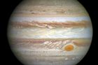 Obří rudá skvrna na Jupiteru se rychle zmenšuje
