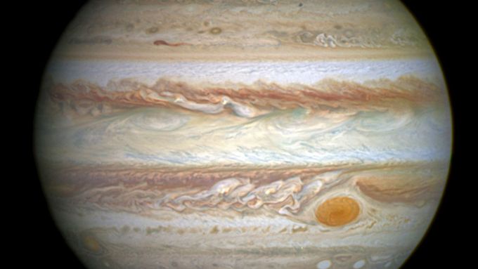 Rudá skvrna na Jupiteru se zmenšuje.