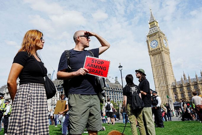 Protestující požadovali, aby britská vláda přestala vyzbrojovat Izrael.