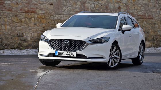 Automobilová kráska odmítá zestárnout. Dokáže Mazda 6 přesvědčit i po devíti letech?