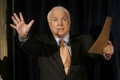 McCain by vyloučil Rusko z G8. Asi nedostane šanci