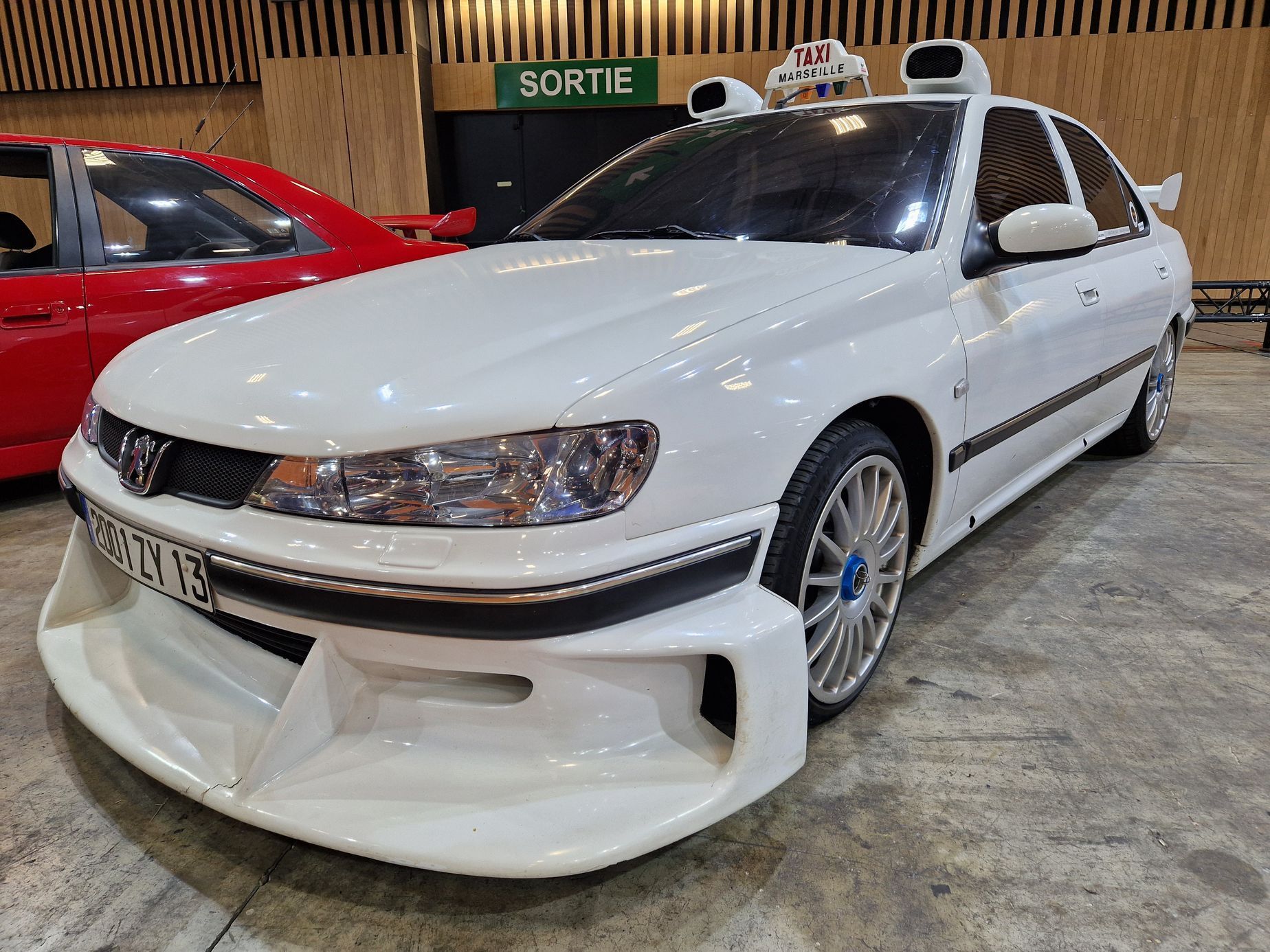 historická a filmová auta autosalon Paříž