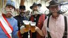 Participants have a beer as they take part in the 2012 European Beard and Moustache Championships in Wittersdorf near Mulhouse, Eastern France, September 22, 2012. More than a hundred participants competed in the first European Beard and Moustache Championships organized in France. REUTERS/Vincent Kessler (FRANCE - Tags: SOCIETY) Published: Zář. 22, 2012, 7:31 odp.