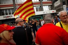 Policie proti policii. Katalánské bezpečnostní složky nechtějí obsadit školy, jak jim nařídil Madrid