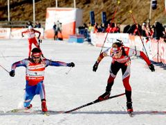 Michal Šlesingr (vpravo) při napínavém finiši v Holmenkollenu