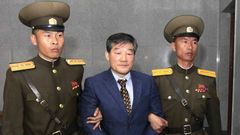 Kim Tong-čchol v roce 2016, když ho v KLDR vedli k soudu.