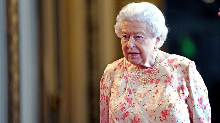 Nejdelší schůze britského parlamentu za tři století končí, královna schválila pauzu