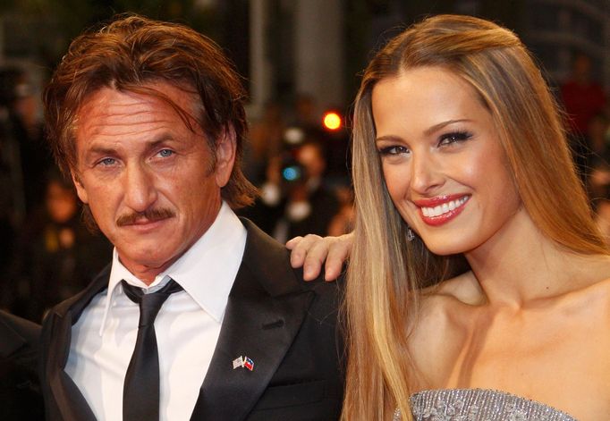 Petra Němcová a Sean Penn na charitativním večeru ve prospěch Haiti. Na aukci pro zbídačenou zemi získali až 200 tisíc eur (téměř čtyři miliony korun)