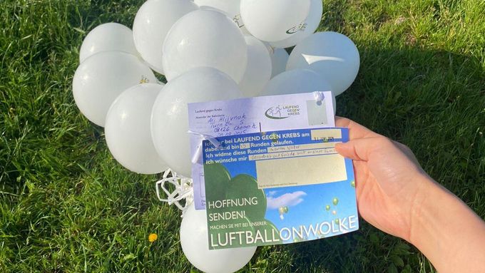 Pohled malého Aliho putoval 170 kilometrů. Díky balónkům doletěl z německého Chemnitzu až na Benešovsko do Sledovic na statek Patákových