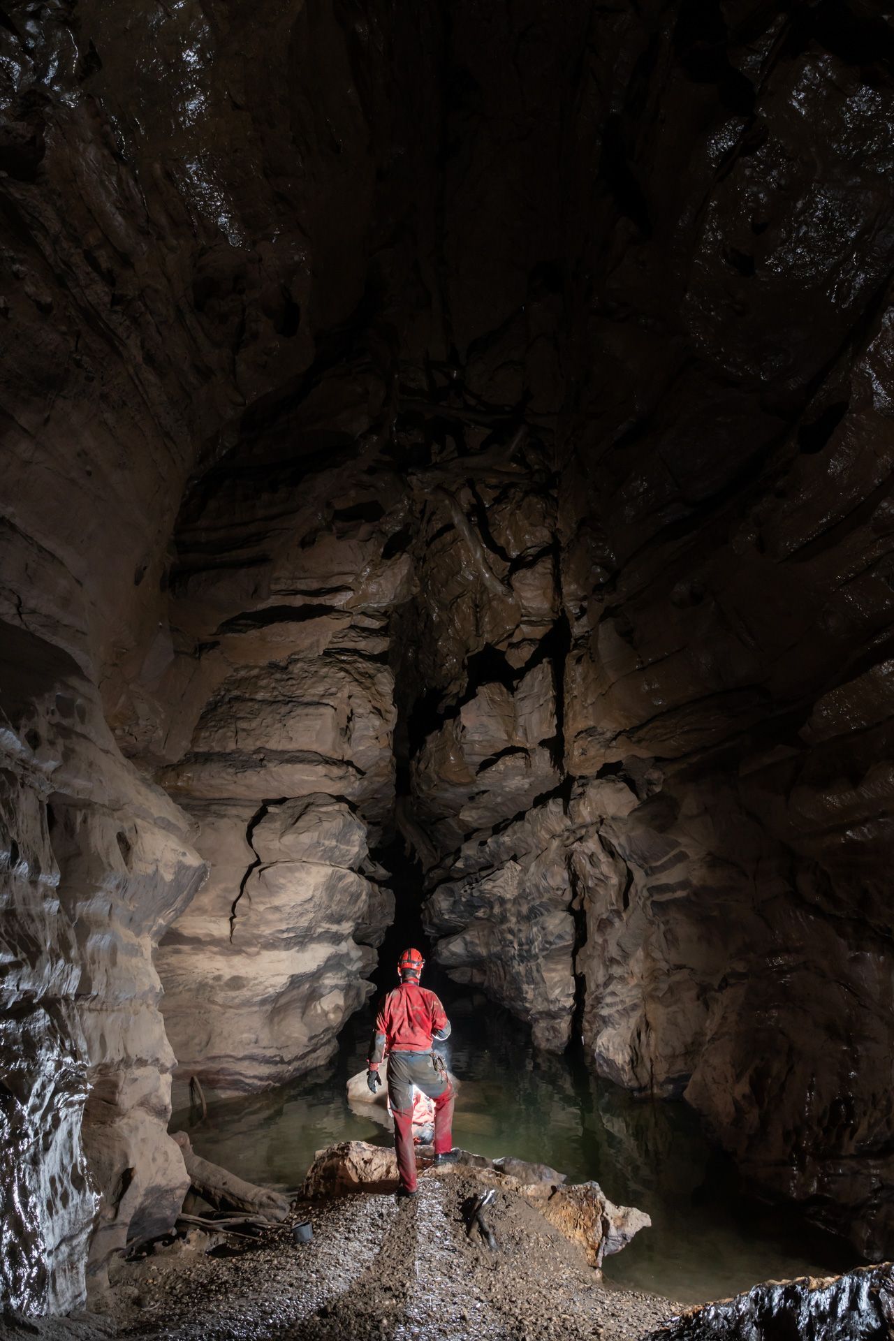 Petr Šimon Janíček: čeští speleologové zkoumají slovinskou jeskyni Kačna jama