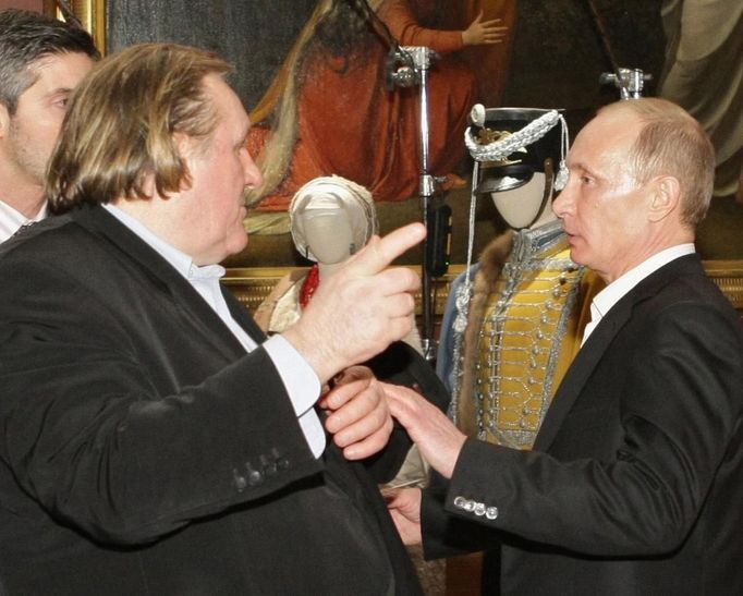 Gérard Depardieu na archivním snímku s Vladimirem Putinem. Takto spolu rozmlouvali 11. prosince 2010 v Petrohradu.