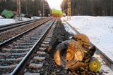 "Nehoda se udála na železničním přejezdu zabezpečeném světelnou signalizací se závorami, která byla v době nehody v činnosti," uvedl mluvčí Drážní inspekce Martin Drápal.