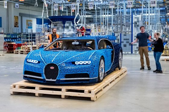 Máte milion kostiček Lego Technic? Můžete si postavit Bugatti Chiron.