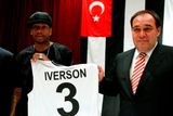 "Je nadšený, má radost, že o něj v Turecku stojí," řekl Iversonův agent Gary Moore.