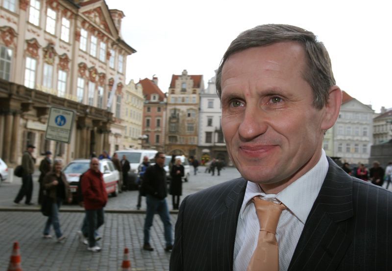 Jiří Čunek vchází na ministerstvo
