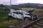 Auto se střetlo s vlakem, zraněn byl řidič i malé dítě