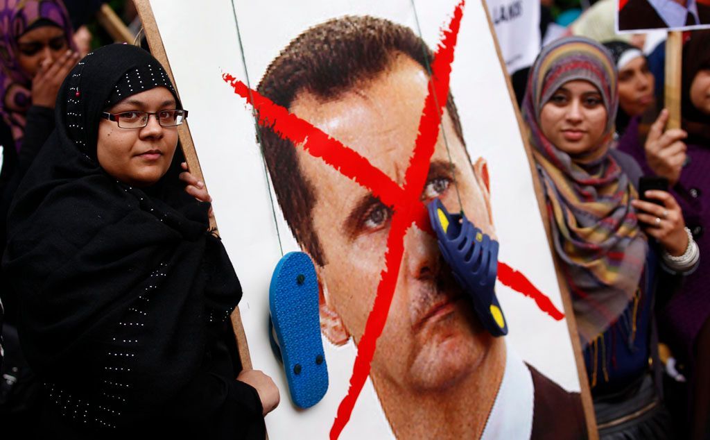 Syrský prezident Bašár Asad s botou v obličeji