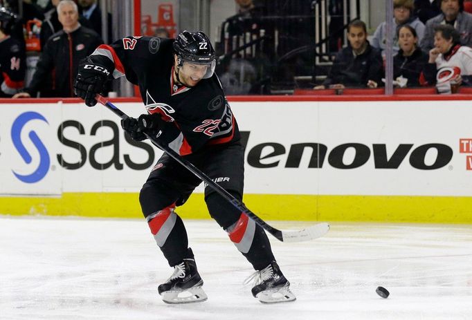 Zach Boychuk v dresu Caroliny