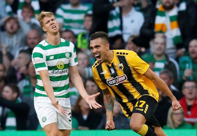 3. předkolo LM 2018/19, Celtic - AEK Atény: Viktor Klonaridis (vpravo) a Kristoffer Ajer