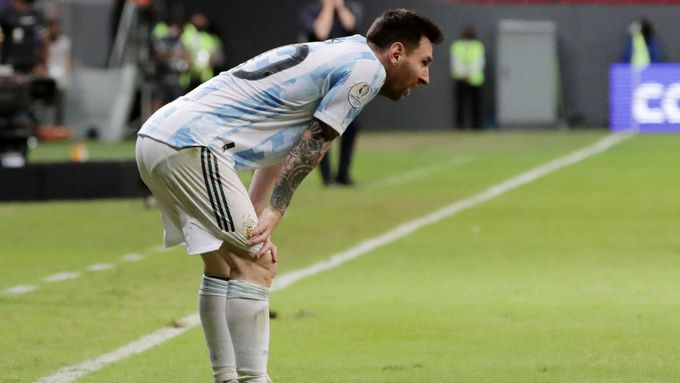 Lionel Messi už se musí častěji vydýchávat, rekord v počtu reprezentačních startů za Argentinu ale v zápase s Paraguayí vyrovnal