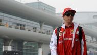 Zatímco Kimi Räikkönen přicházel do pošmourných boxů okruhu v Šanghaji osamocený,...