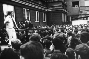 Procházka historií: Havel a Klaus na první stavbě socialismu