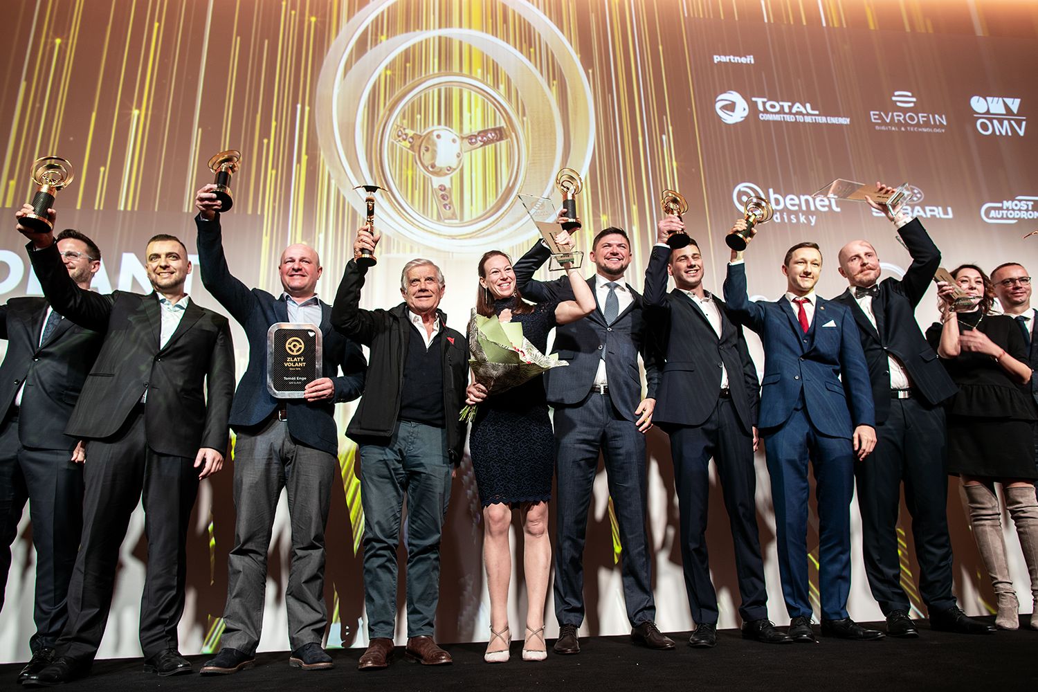 Vítězové všech kategorií Zlatého volantu za rok 2019 na pódiu