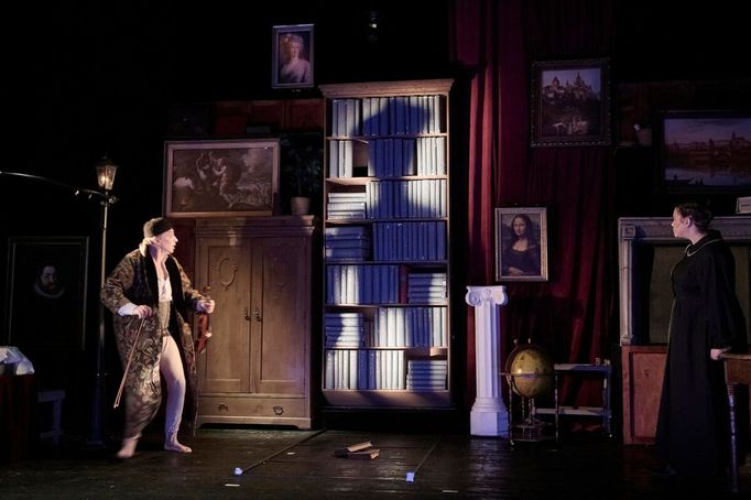 Z inscenace Golem v Divadle v Dlouhé.