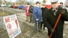 Demonstranti v Jincích požadují referendum o tom, zda může v Česku vyrůst protiraketový radar.