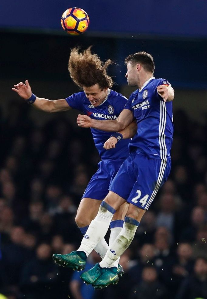 David Luiz a Gary Cahill z londýnské Chelsea