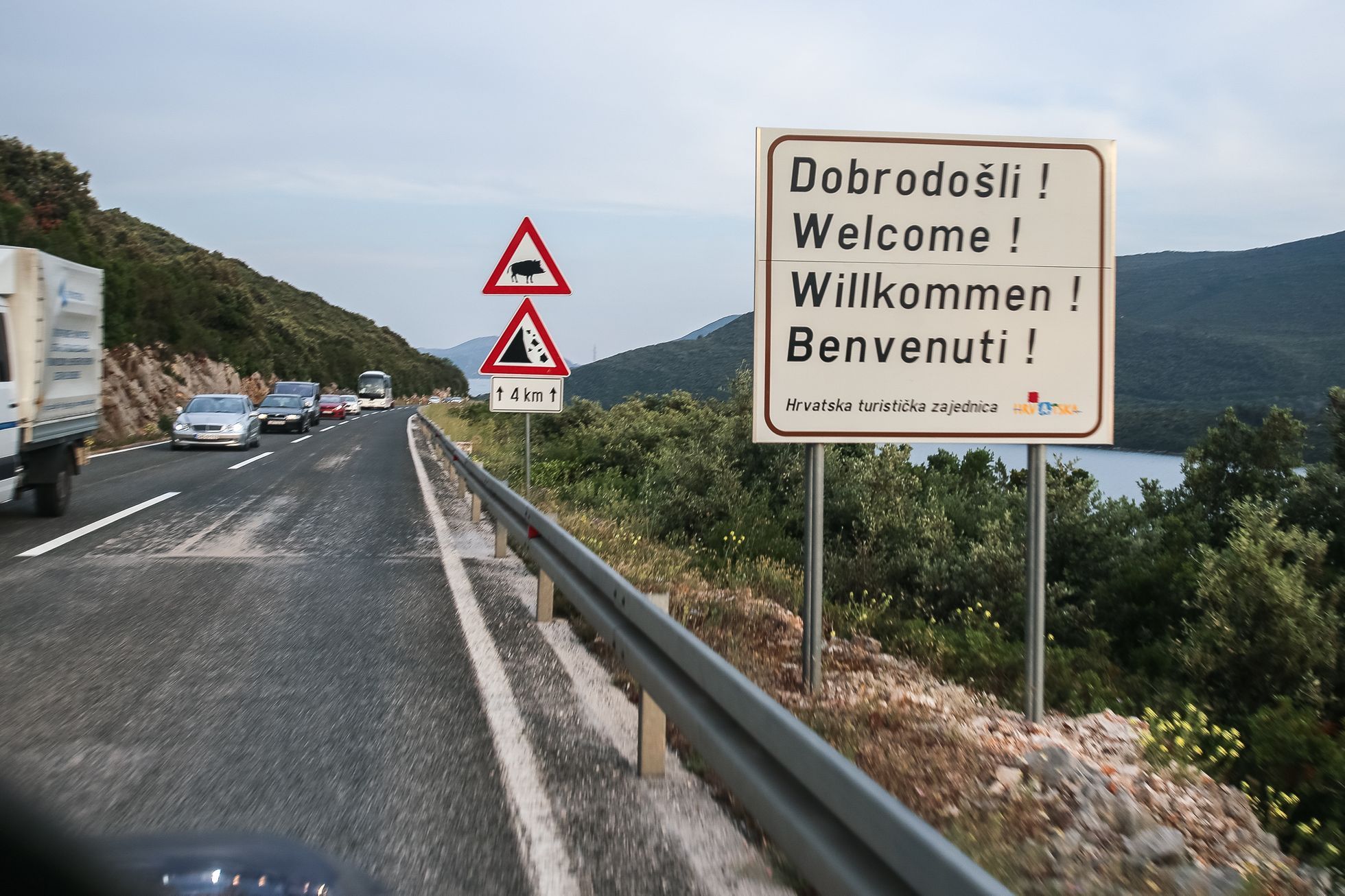Chorvatsko I - cesta do Dubrovníku, benzinové pumpy, odpočívadla, jízda, silnice, dálnice
