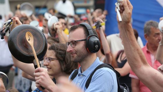 Fotoblog: "Je to pravda, je to tak, vládne nám tu estébák." Příliš hlučný protest proti Babišovi