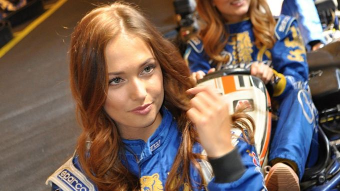 Prezentaci v motokárové Praga Areně ozdobily nejkrásnější dívky ze soutěže Česká Miss.