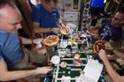Pizza party na vesmírné lodi. Jak se dělá italská klasika ve stavu beztíže?