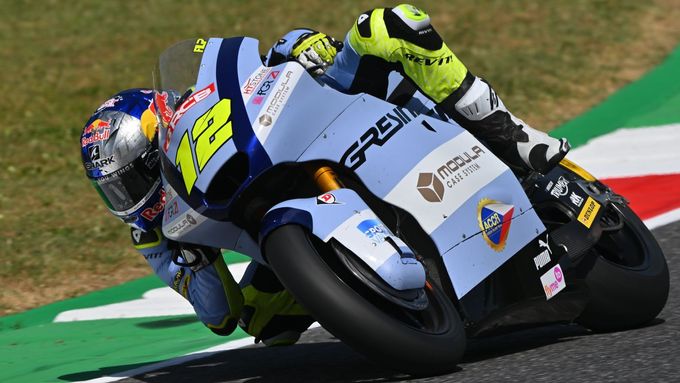 Filip Salač na motocyklu Moto2 týmu Gresini Racing při VC Itálie 2022