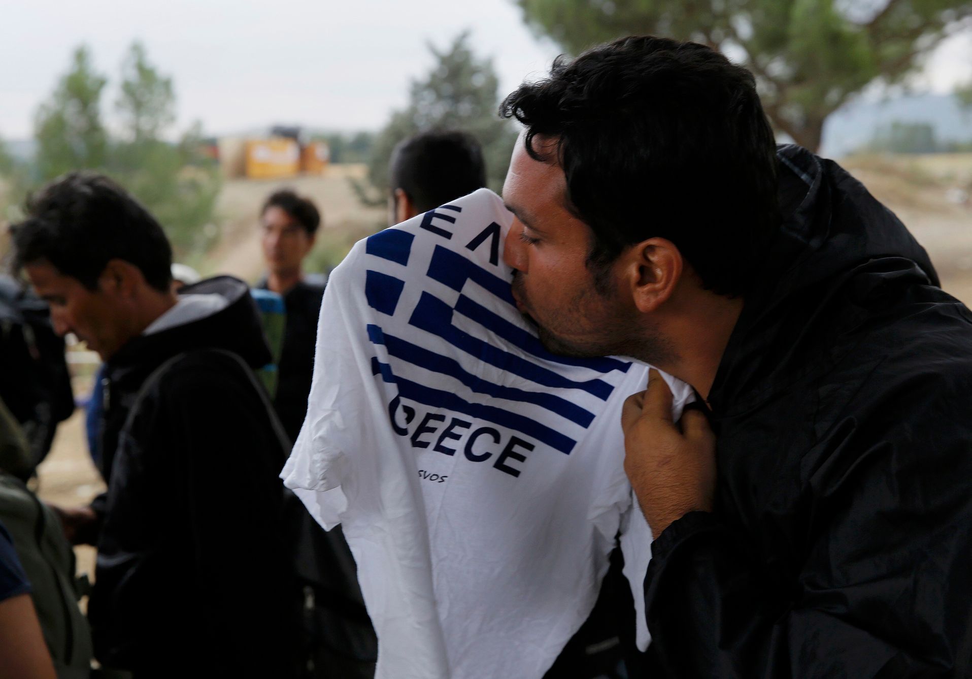 Uprchlíci překonávají řecko-makedonskou hranci