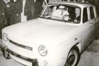 20. srpna 1968 sjela z výrobních pásů první Dacia. Jednalo se o typ 1100, což je licenční Renault 8. Do roku 1972 vzniklo necelých 38 tisíc kusů tohoto vozu. Za volantem první vyrobené 1100 sedí tehdejší rumunský prezident Nicolae Ceausescu.