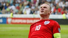 Wayne Rooney slaví branku v kvalifikaci na Euro 2016